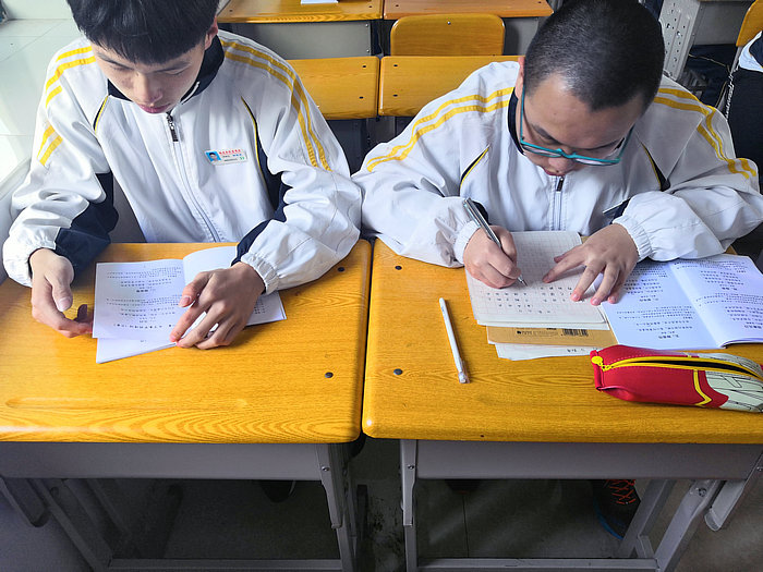 國學(xué)經(jīng)典誦讀瞬間18網(wǎng)絡(luò)5班 3.jpg